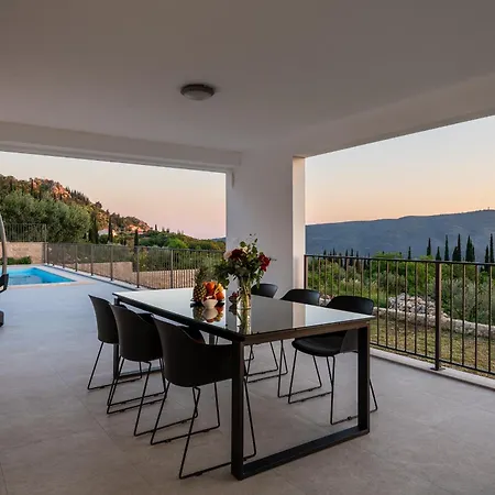 Casa De Flores Villa