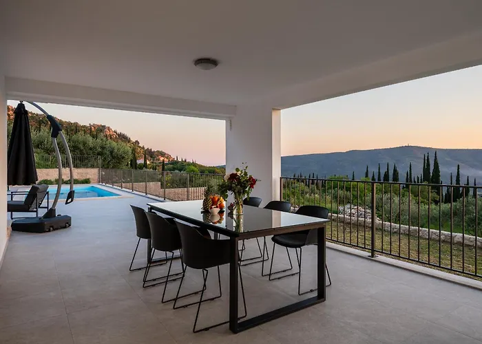 Casa De Flores Villa